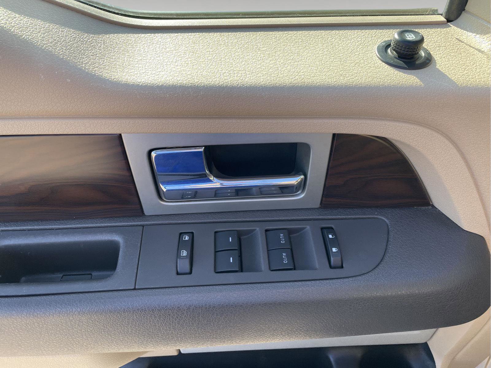 Used 2012 Ford F150 Lariat w/ Lariat Chrome Pkg image 11