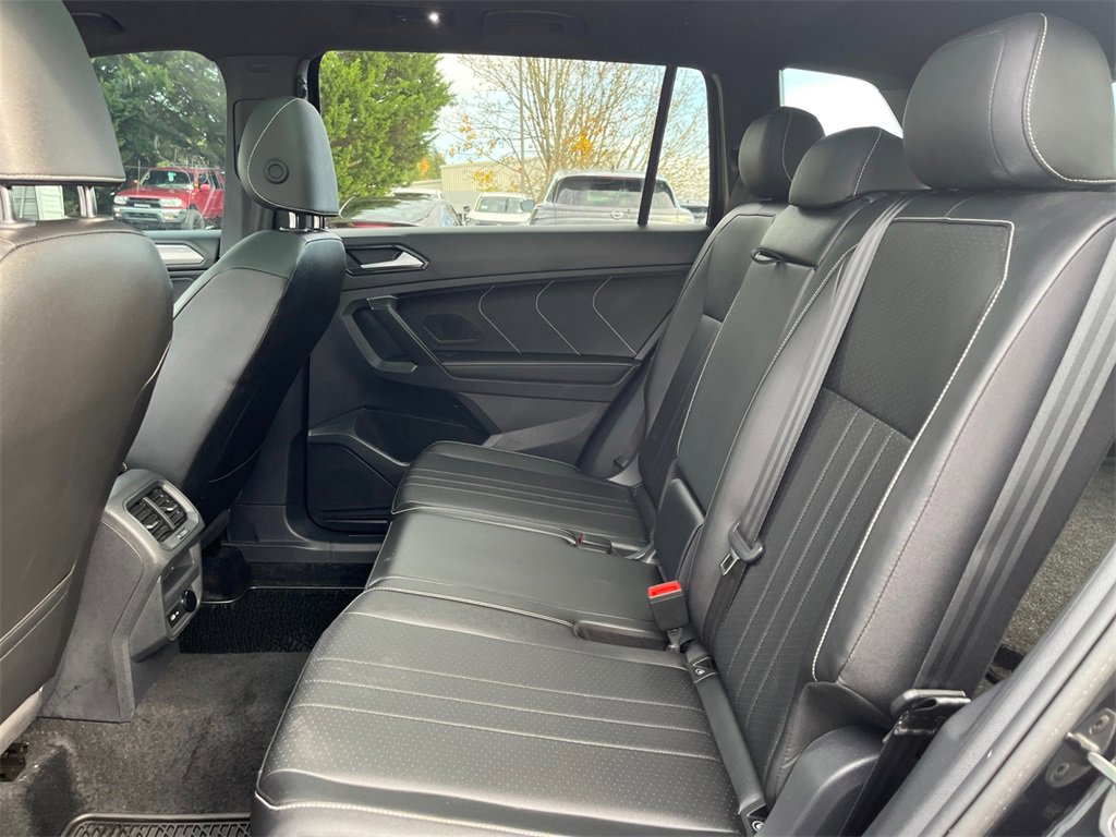 Used 2024 Volkswagen Tiguan SE R-Line image 17