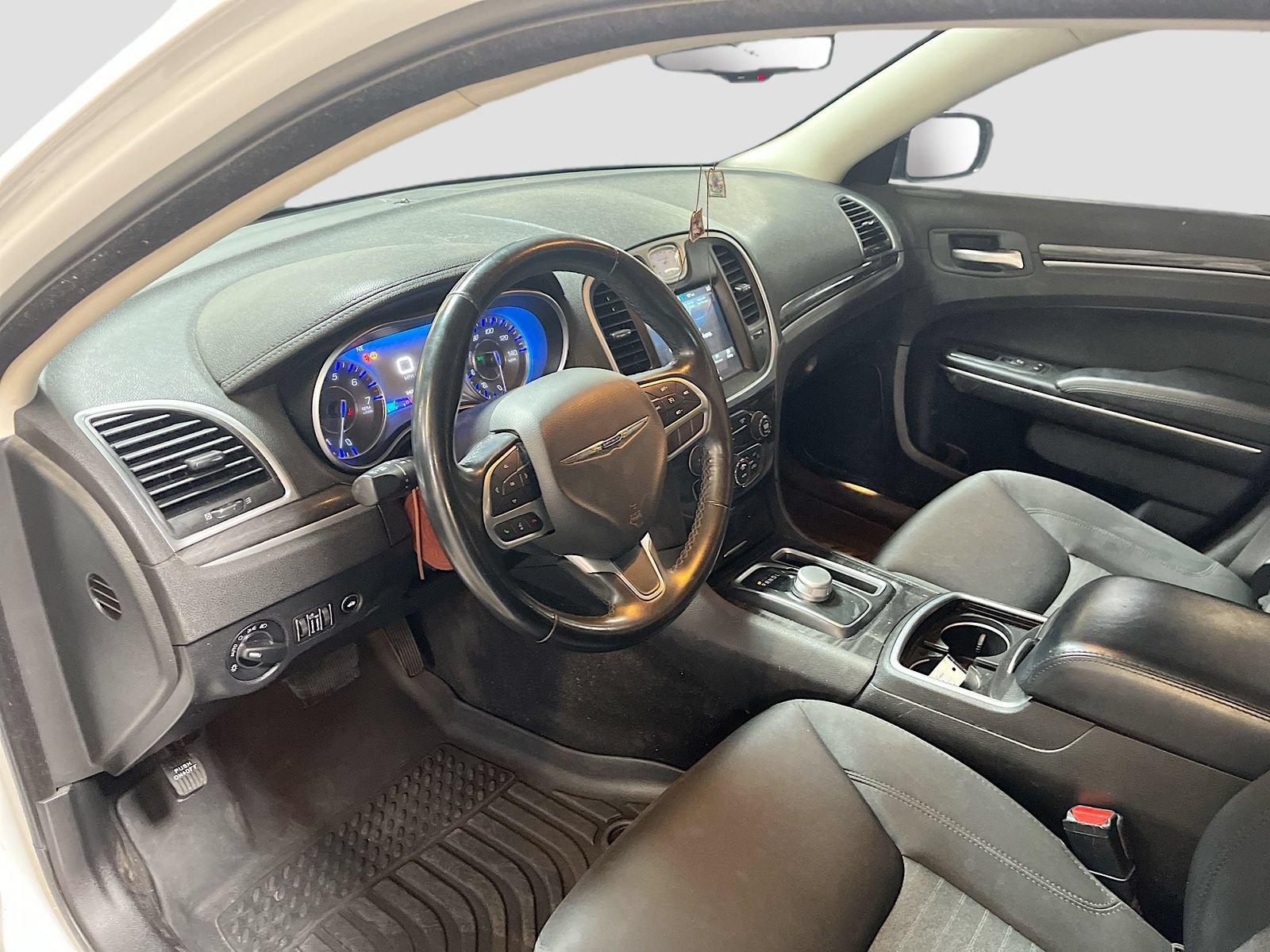 Used 2022 Chrysler 300 Touring w/ Sport Appearance Package RWD image 9