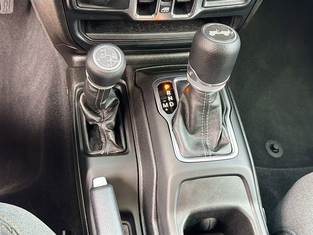 Used 2025 Jeep Wrangler Unlimited Sahara image 17