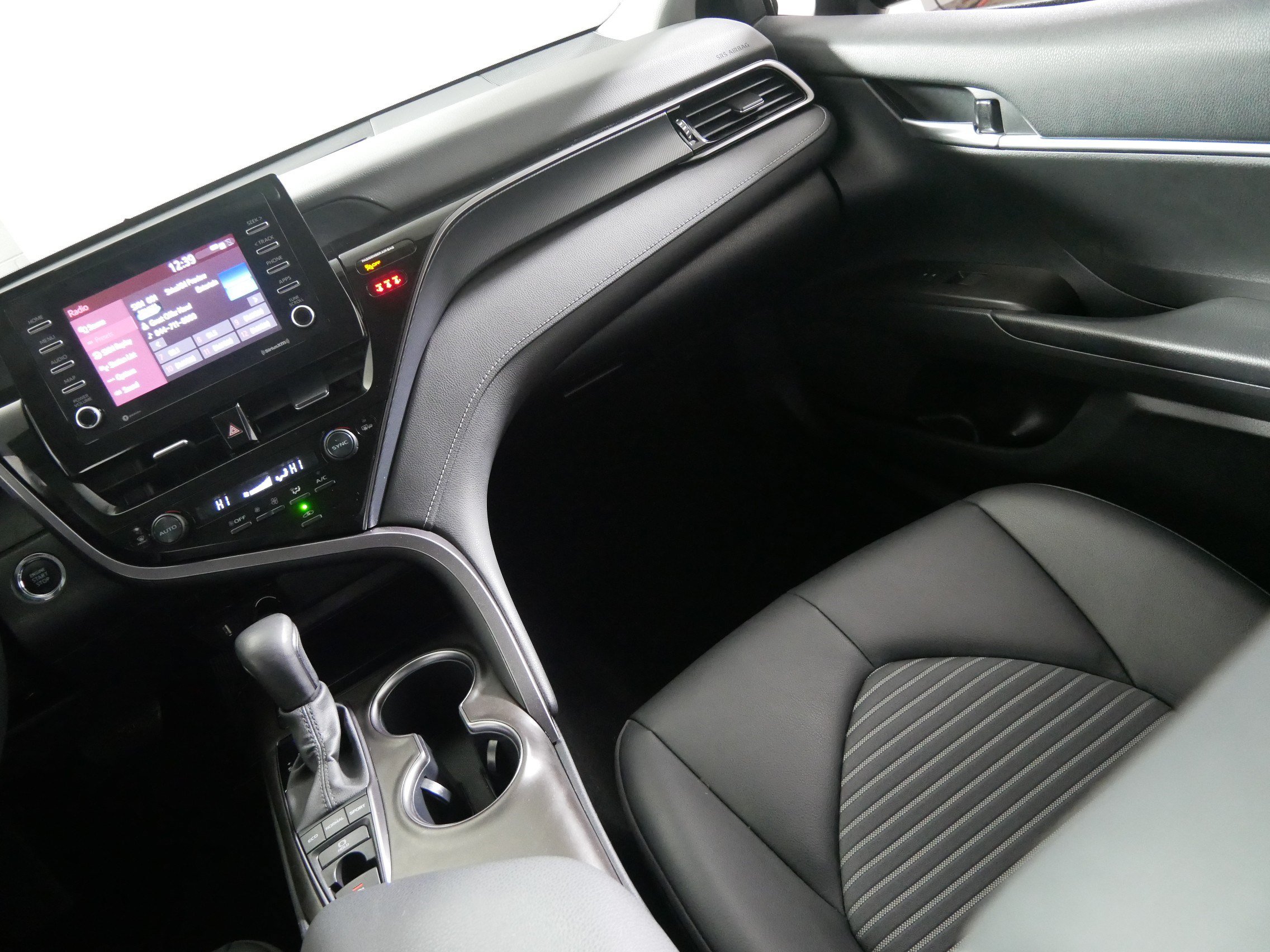 Used 2023 Toyota Camry SE w/ Convenience Package AWD/4WD image 11