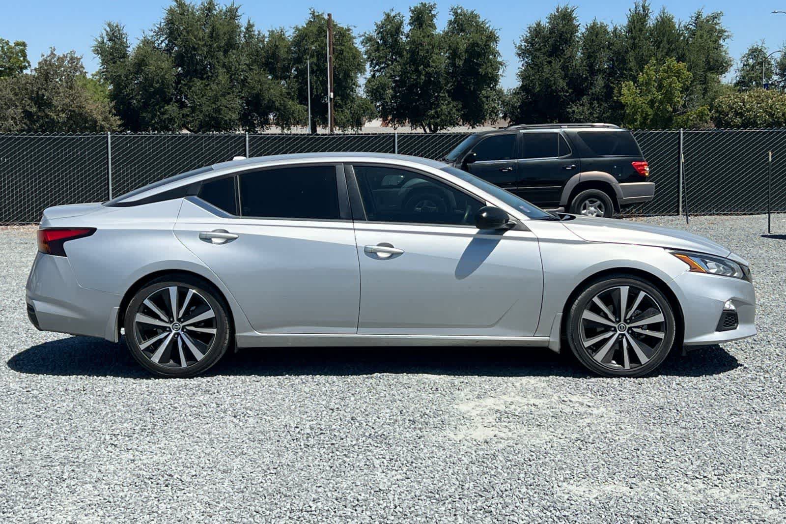Used 2022 Nissan Altima 2.5 SR FWD image 9