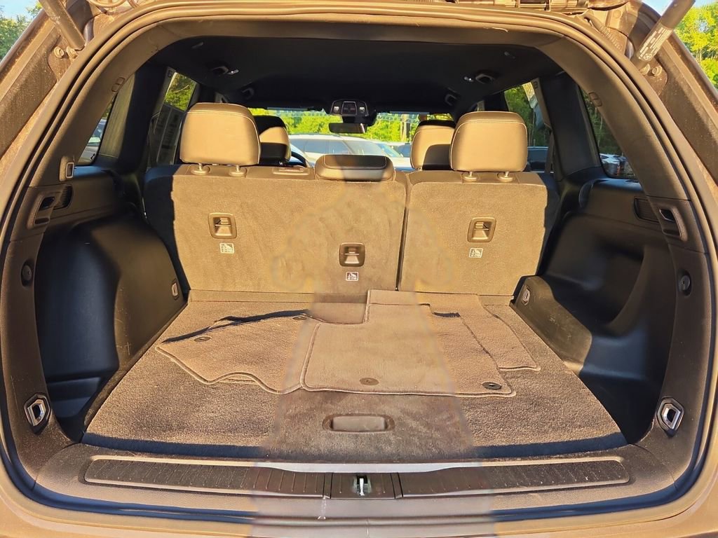 Used 2025 Jeep Grand Cherokee Limited AWD/4WD image 17