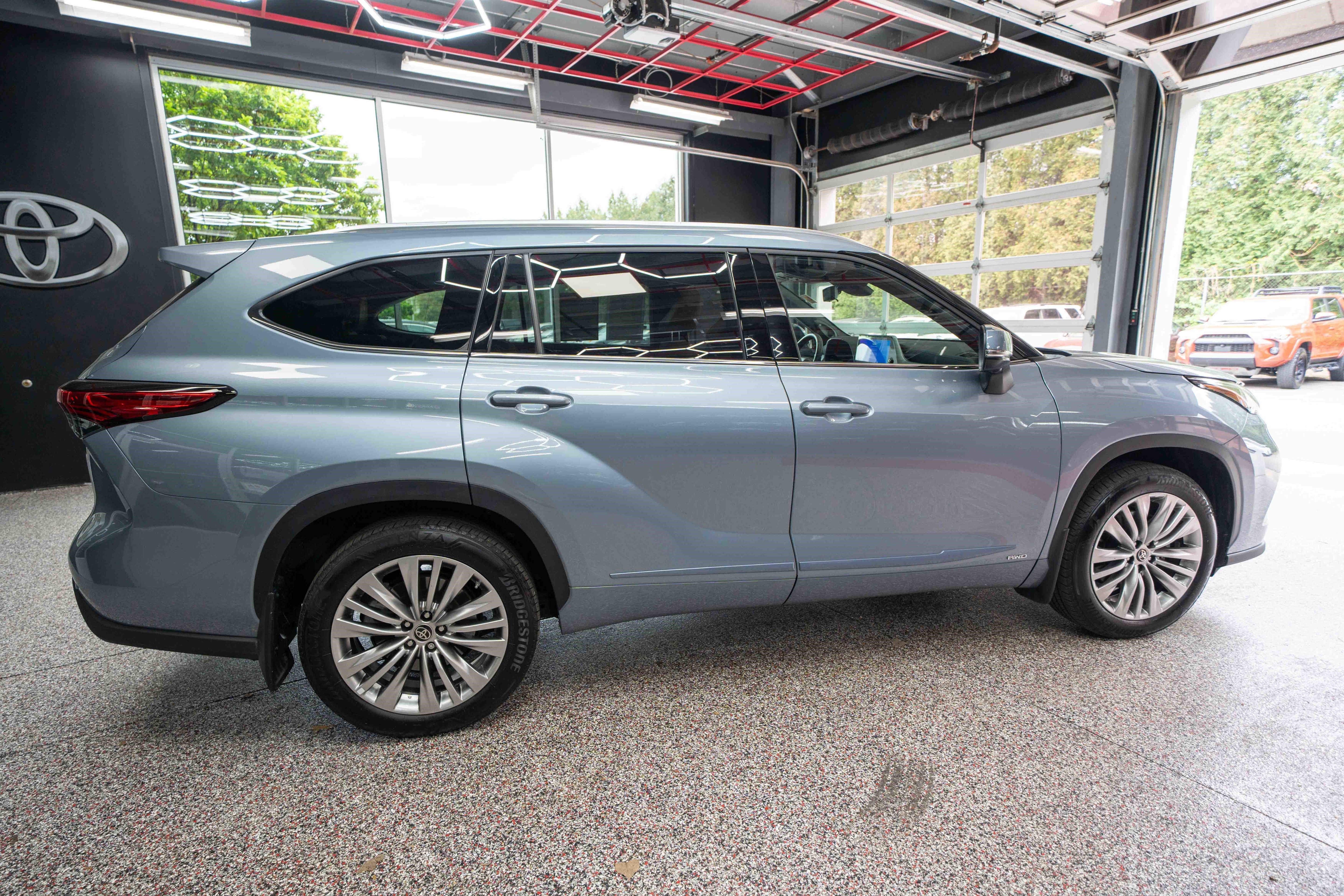 Used 2023 Toyota Highlander Platinum AWD/4WD image 4