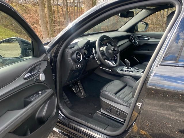 Used 2023 Alfa Romeo Stelvio Veloce image 18