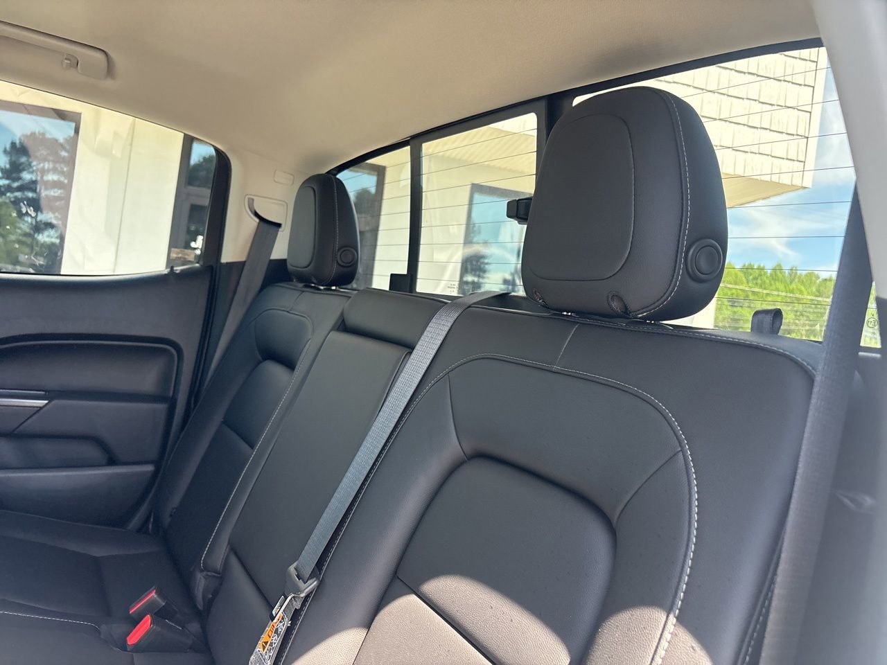 Used 2022 Chevrolet Colorado LT w/ Luxury Package image 5