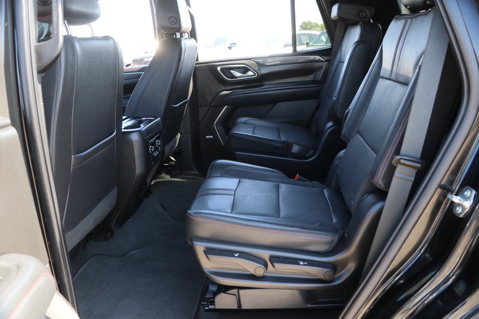 Used 2022 Chevrolet Tahoe RST w/ Sport Performance Package AWD/4WD image 28