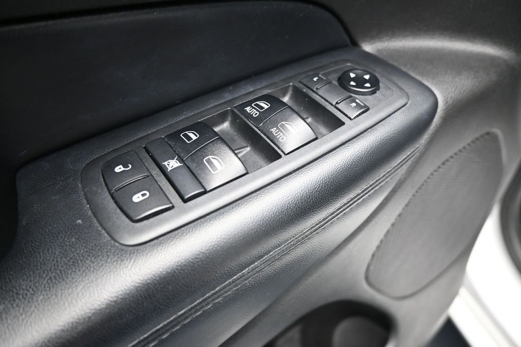 Used 2018 Jeep Grand Cherokee Altitude AWD/4WD image 11
