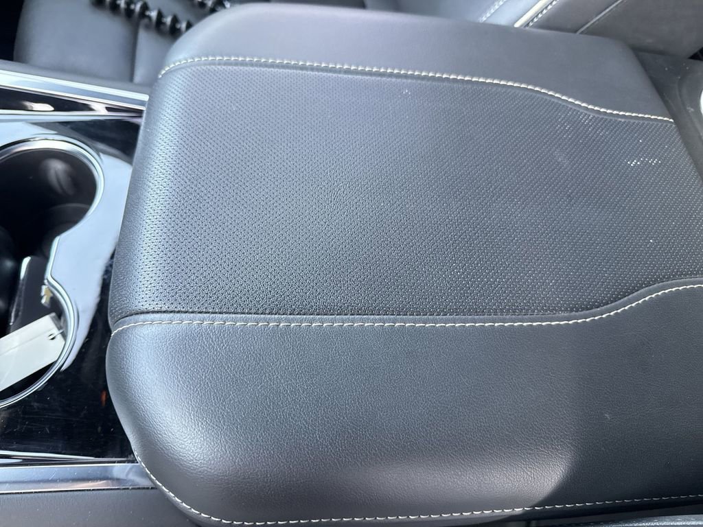 Used 2025 Chevrolet Suburban Premier AWD/4WD image 39