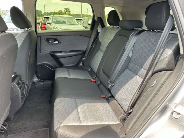 Used 2023 Nissan Rogue SV AWD/4WD image 17