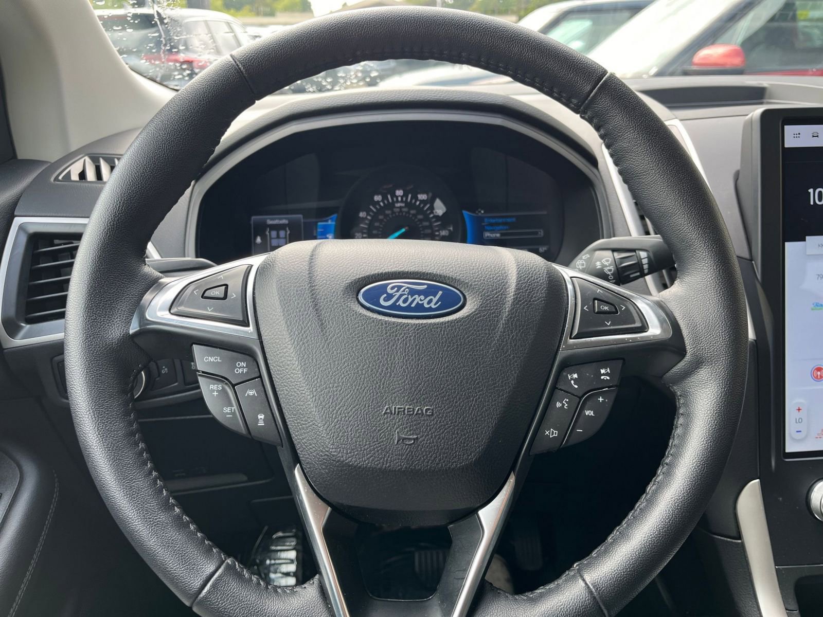 Used 2024 Ford Edge SEL image 28