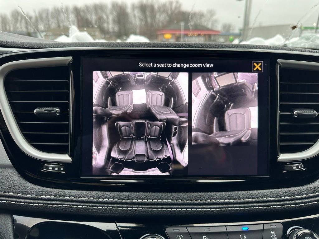 Used 2024 Chrysler Pacifica Touring-L w/ Uconnect Theater Family Group image 24