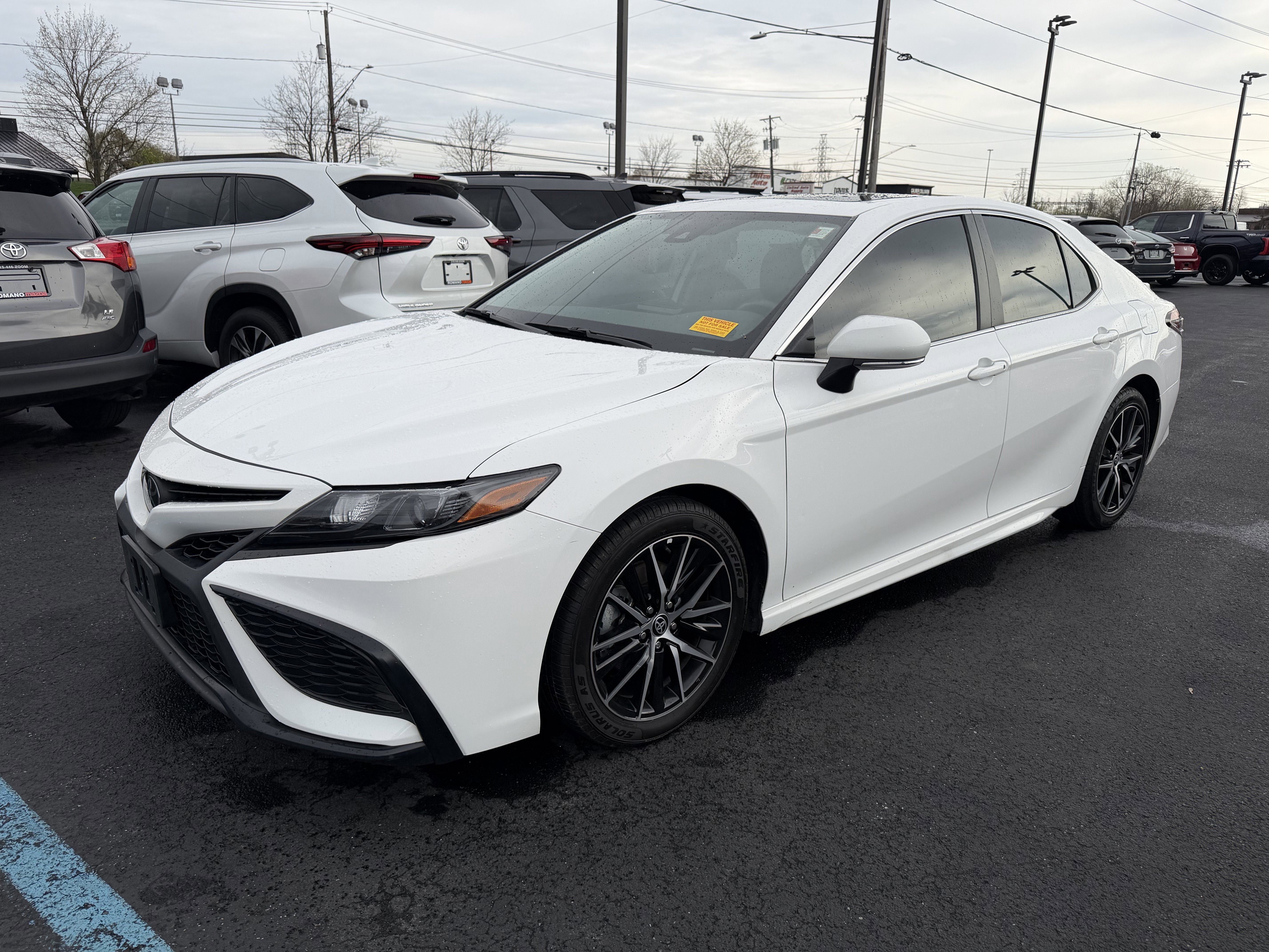 Used 2023 Toyota Camry SE w/ Cold Weather Package AWD/4WD image 4