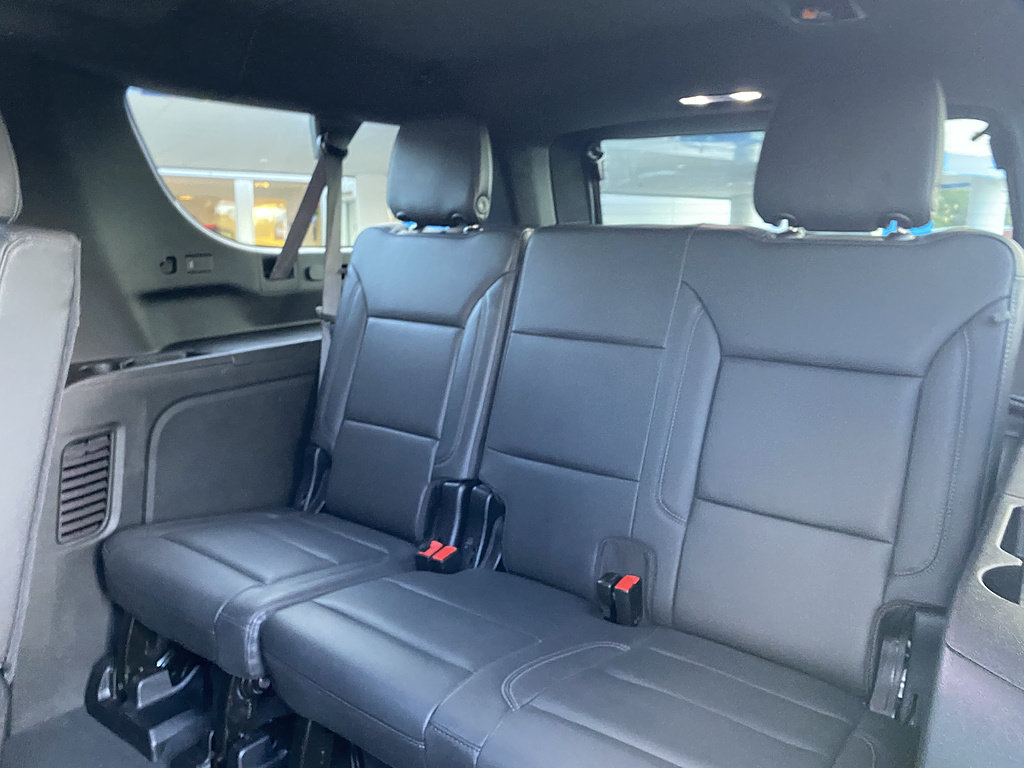 Used 2025 Chevrolet Suburban Z71 AWD/4WD image 18