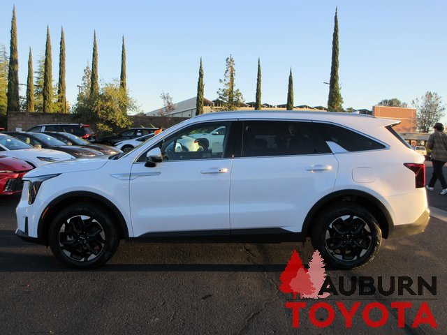 Used 2024 Kia Sorento S image 8
