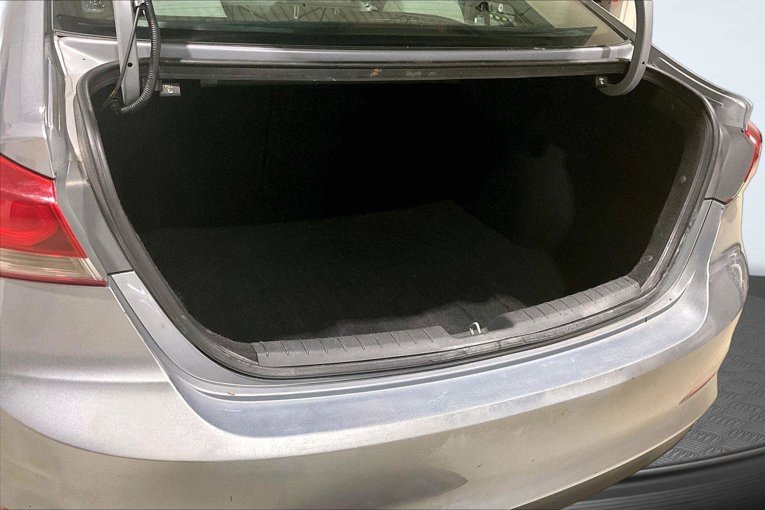 Used 2017 Hyundai Elantra SE FWD image 5
