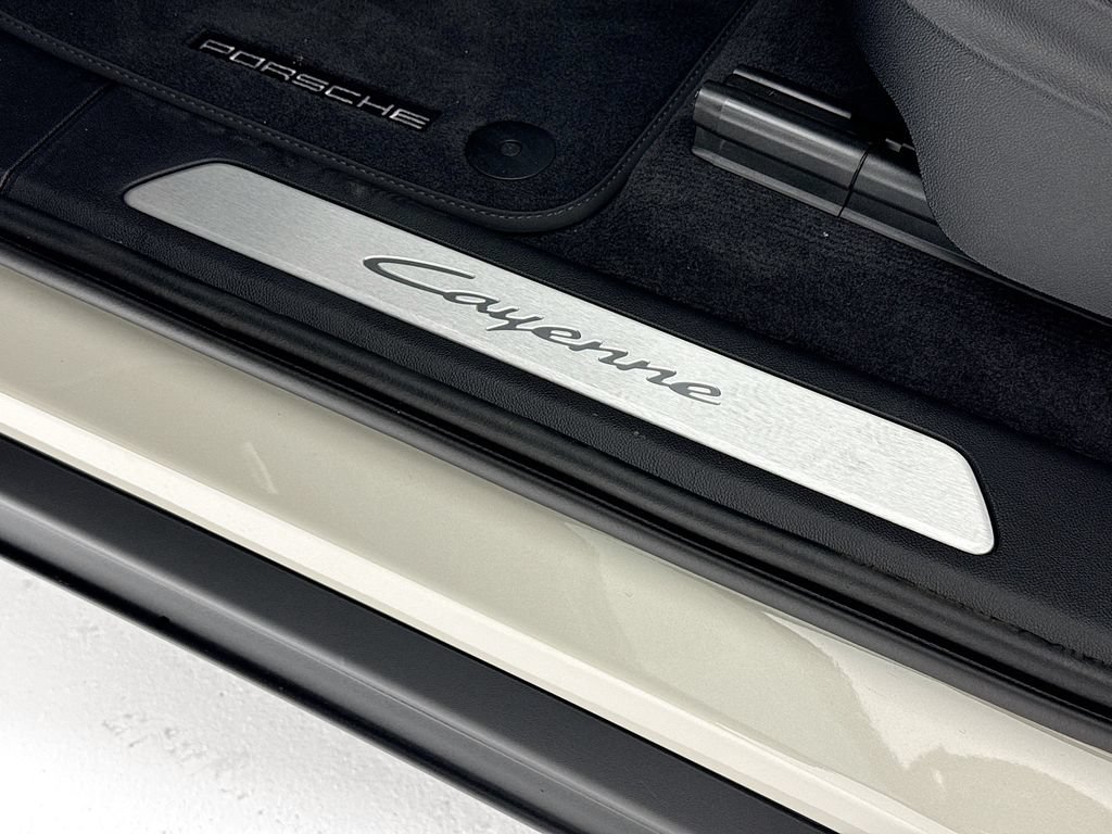 New 2026 Porsche Cayenne E-Hybrid Coupe AWD/4WD image 13