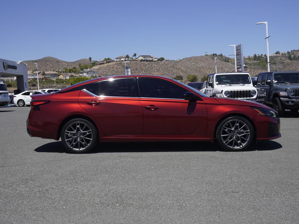 Used 2023 Nissan Altima 2.0 SR FWD video 3
