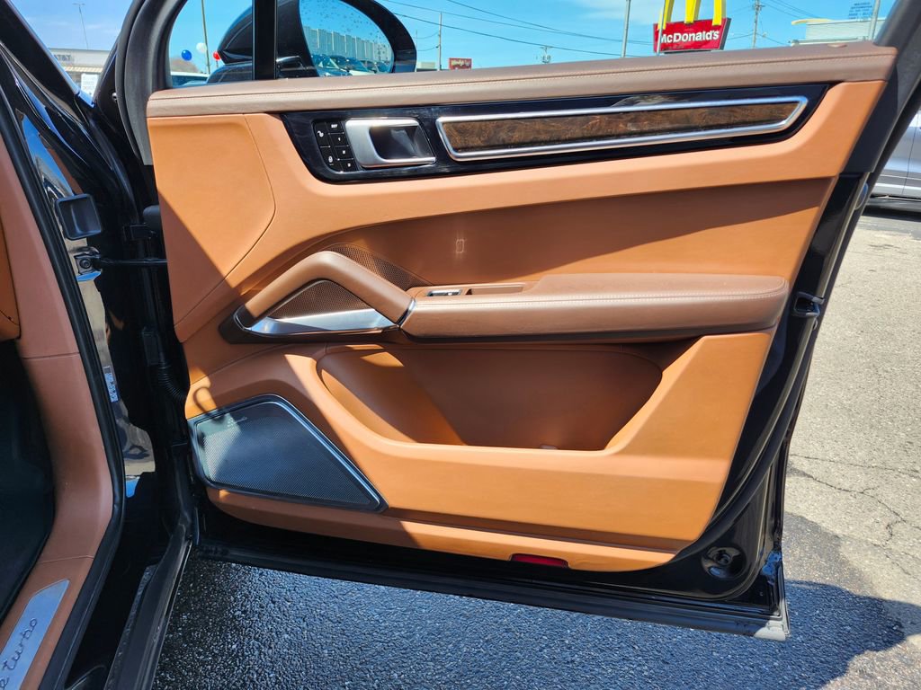 Used 2019 Porsche Cayenne Turbo AWD/4WD image 9