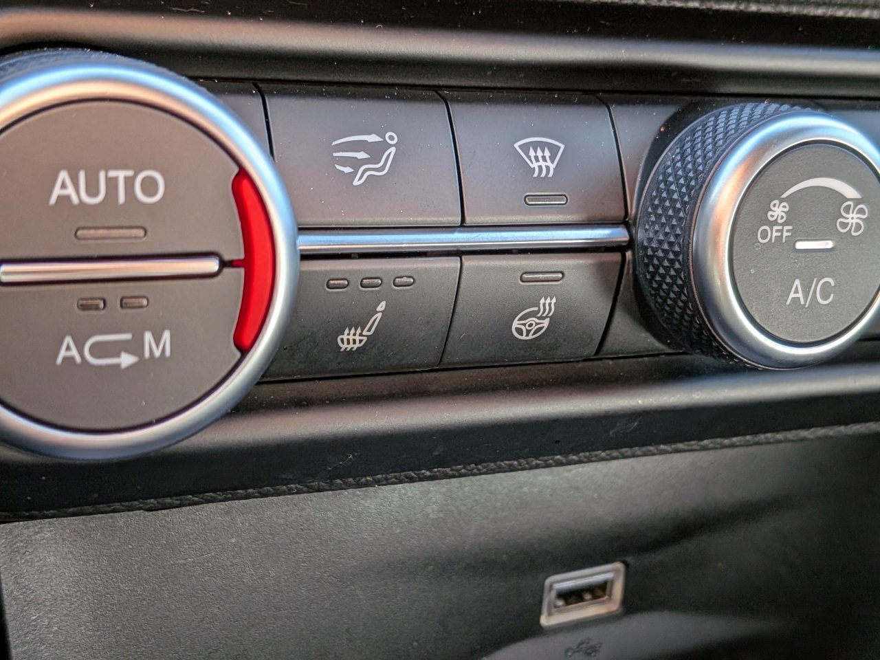 Used 2018 Alfa Romeo Giulia AWD image 24