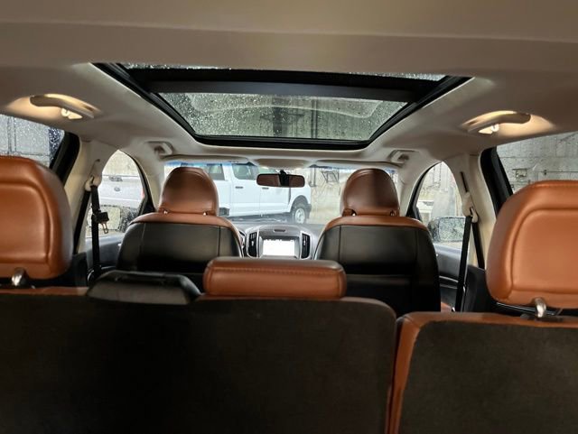 Used 2018 Ford Edge Titanium w/ Equipment Group 301A AWD/4WD image 30