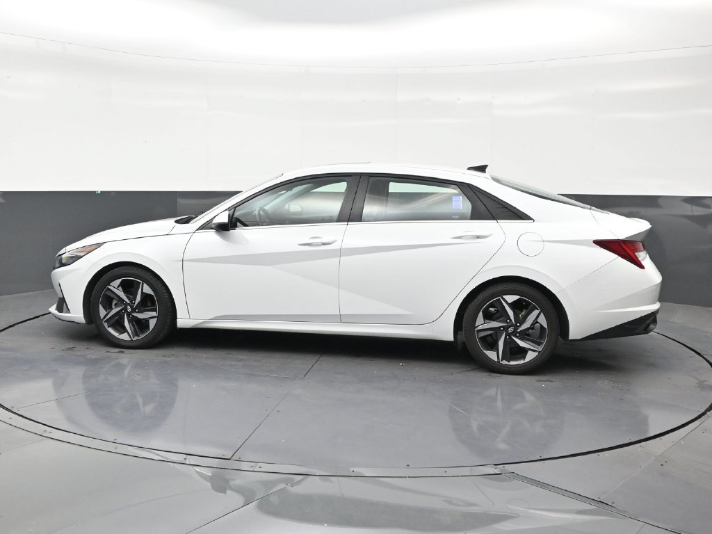 Used 2022 Hyundai Elantra Limited w/ Cargo Package FWD image 2