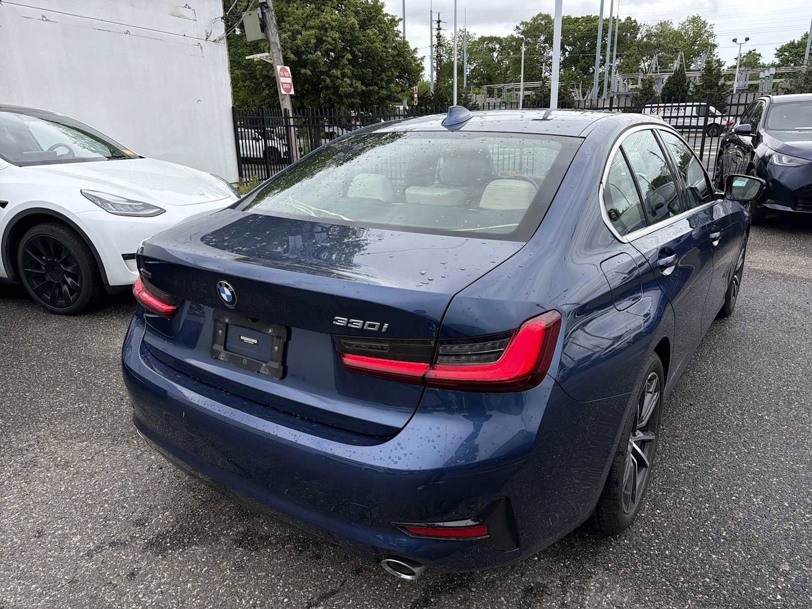Certified 2022 BMW 330i xDrive Sedan w/ Driving Assistance Package AWD/4WD image 8