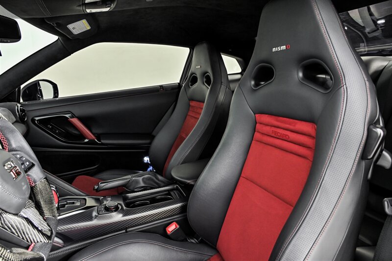 Used 2017 Nissan GT-R NISMO AWD/4WD image 43