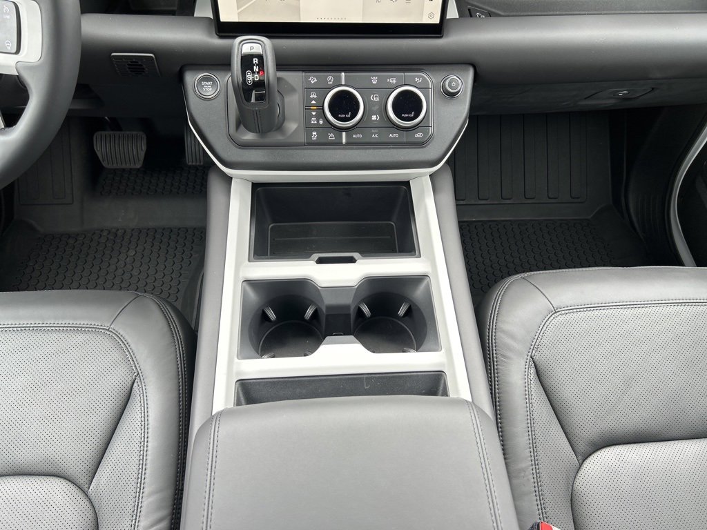 New 2025 Land Rover Defender 130 S image 23