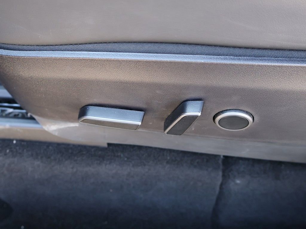 Used 2022 Tesla Model Y Long Range image 33