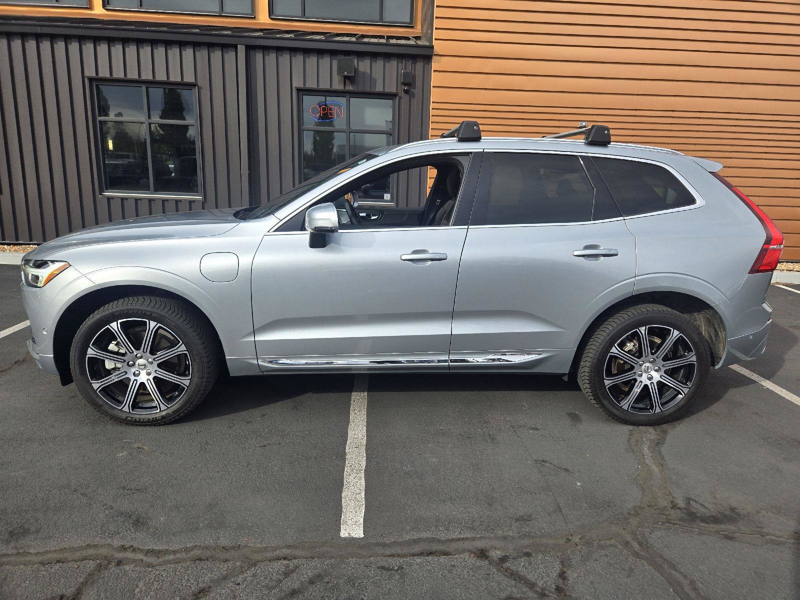 Used 2018 Volvo XC60 T8 Inscription w/ Advanced Package AWD/4WD image 2