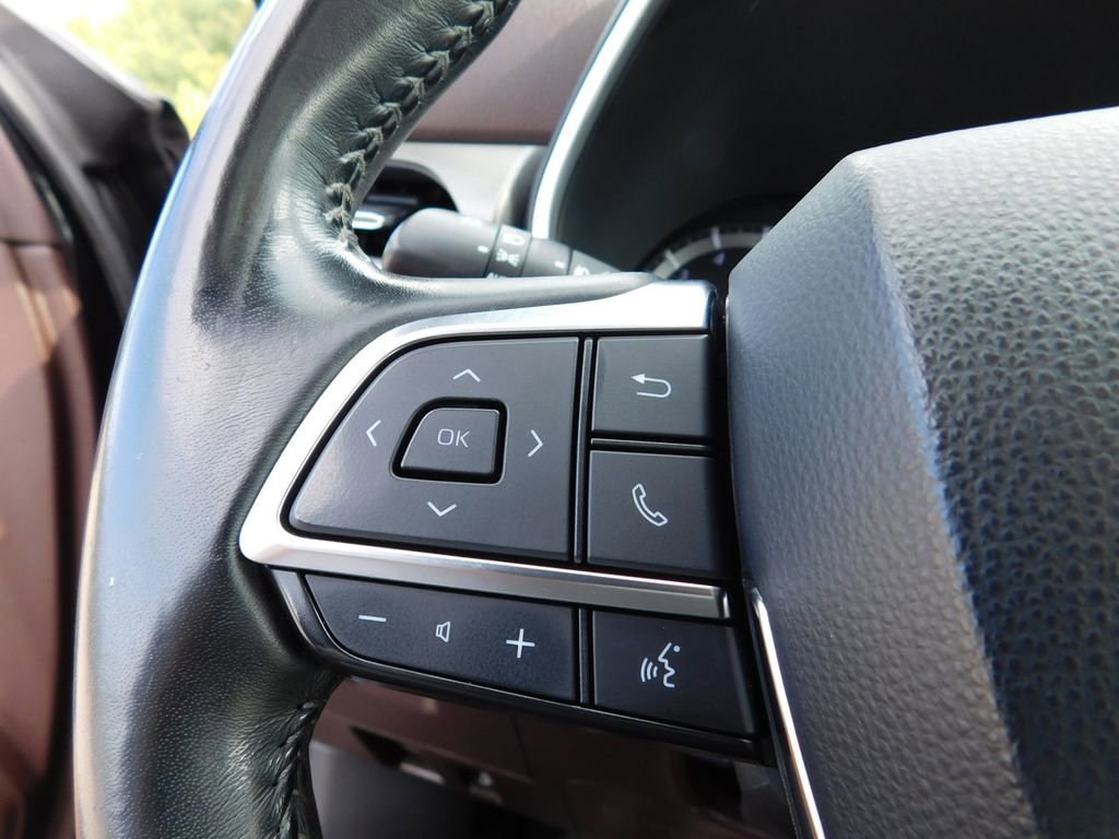 Used 2020 Toyota Highlander XLE image 27