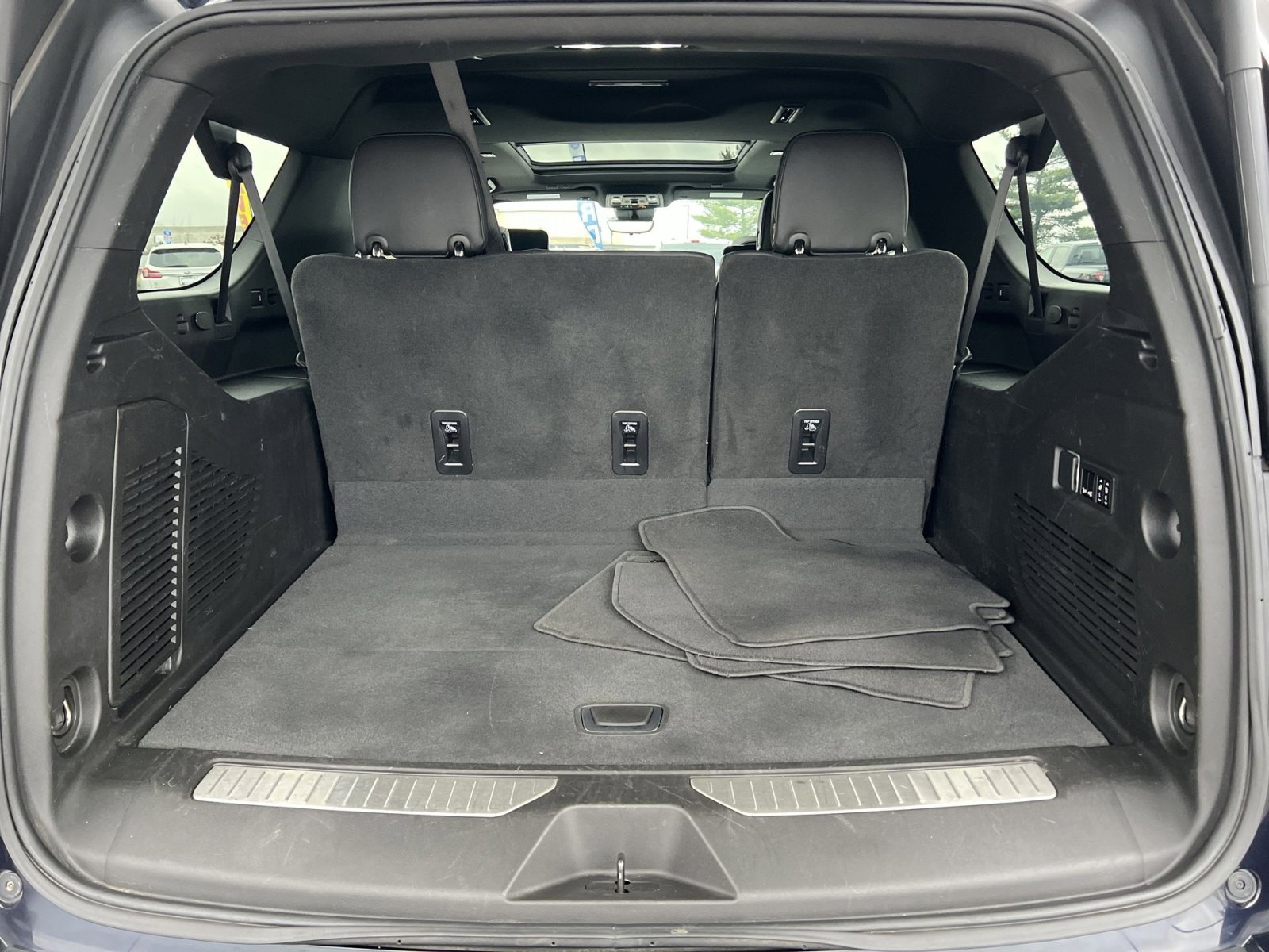 Used 2023 Chevrolet Suburban High Country image 28