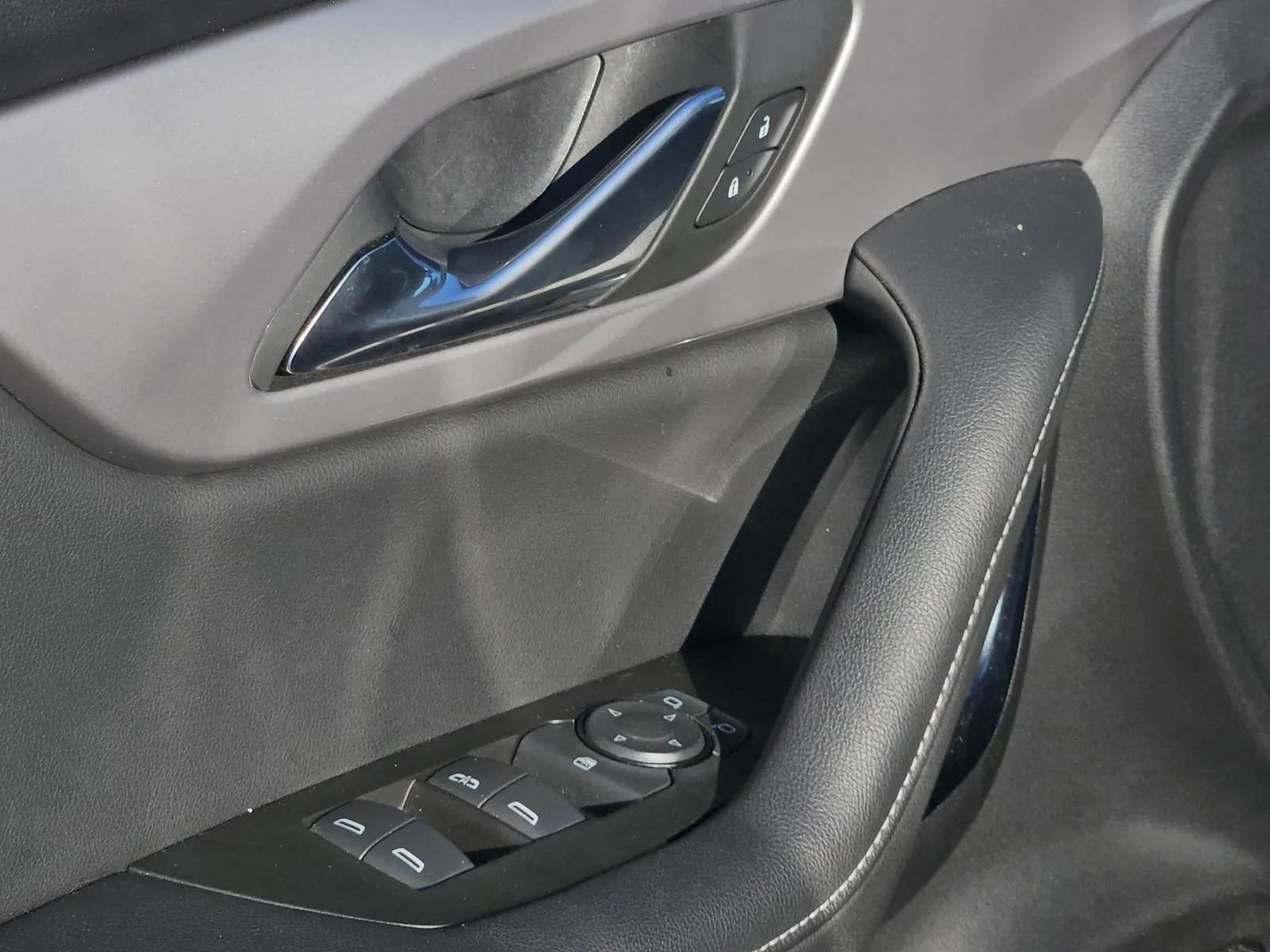 Used 2025 Chevrolet Blazer LT image 26