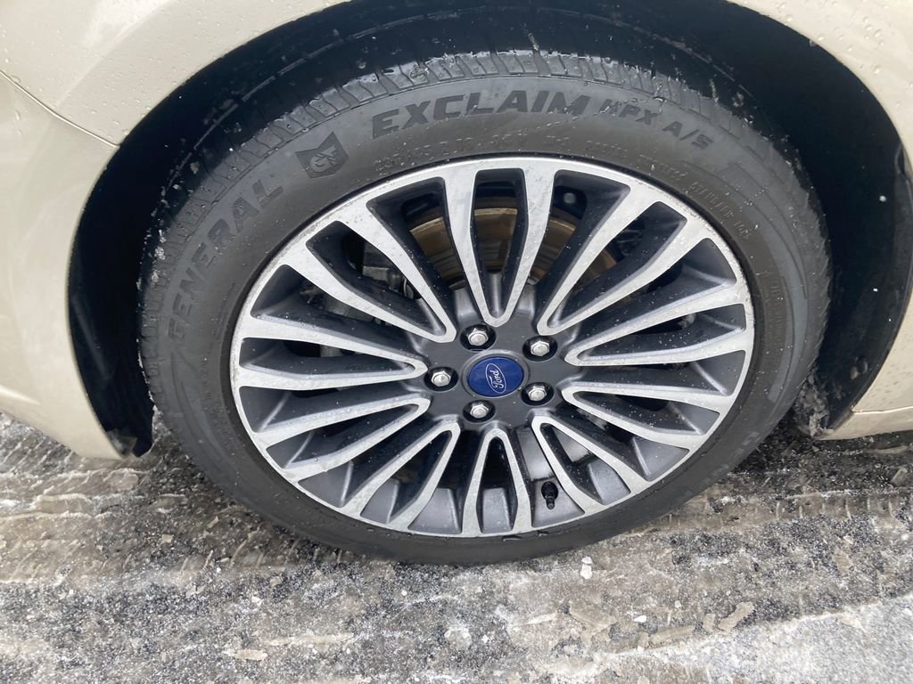 Used 2017 Ford Fusion SE w/ Fusion SE Technology Package image 31