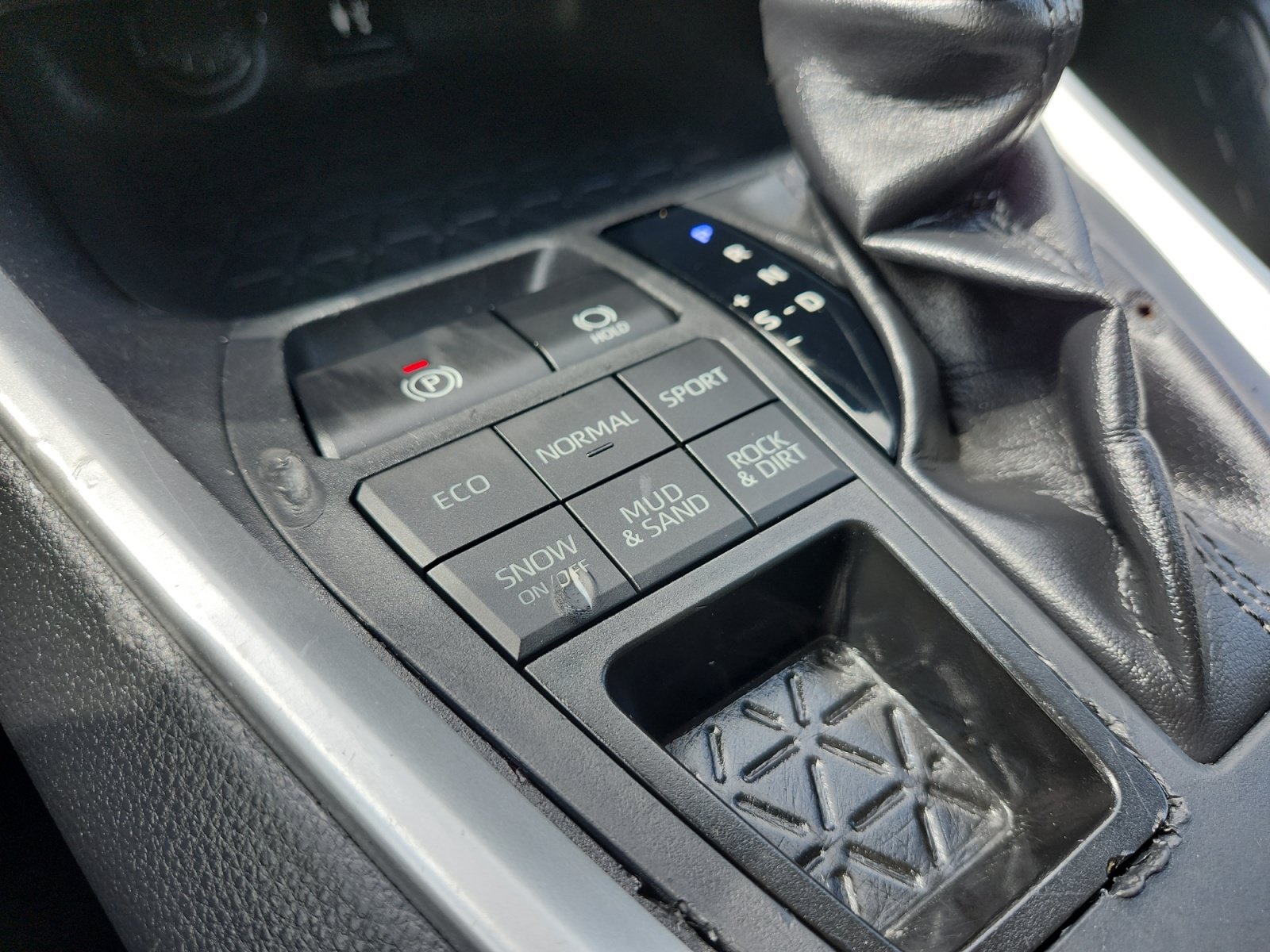 Used 2019 Toyota RAV4 LE AWD/4WD image 19