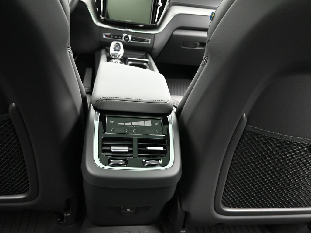 New 2026 Volvo XC60 B5 Ultra w/ Climate Package AWD/4WD image 11