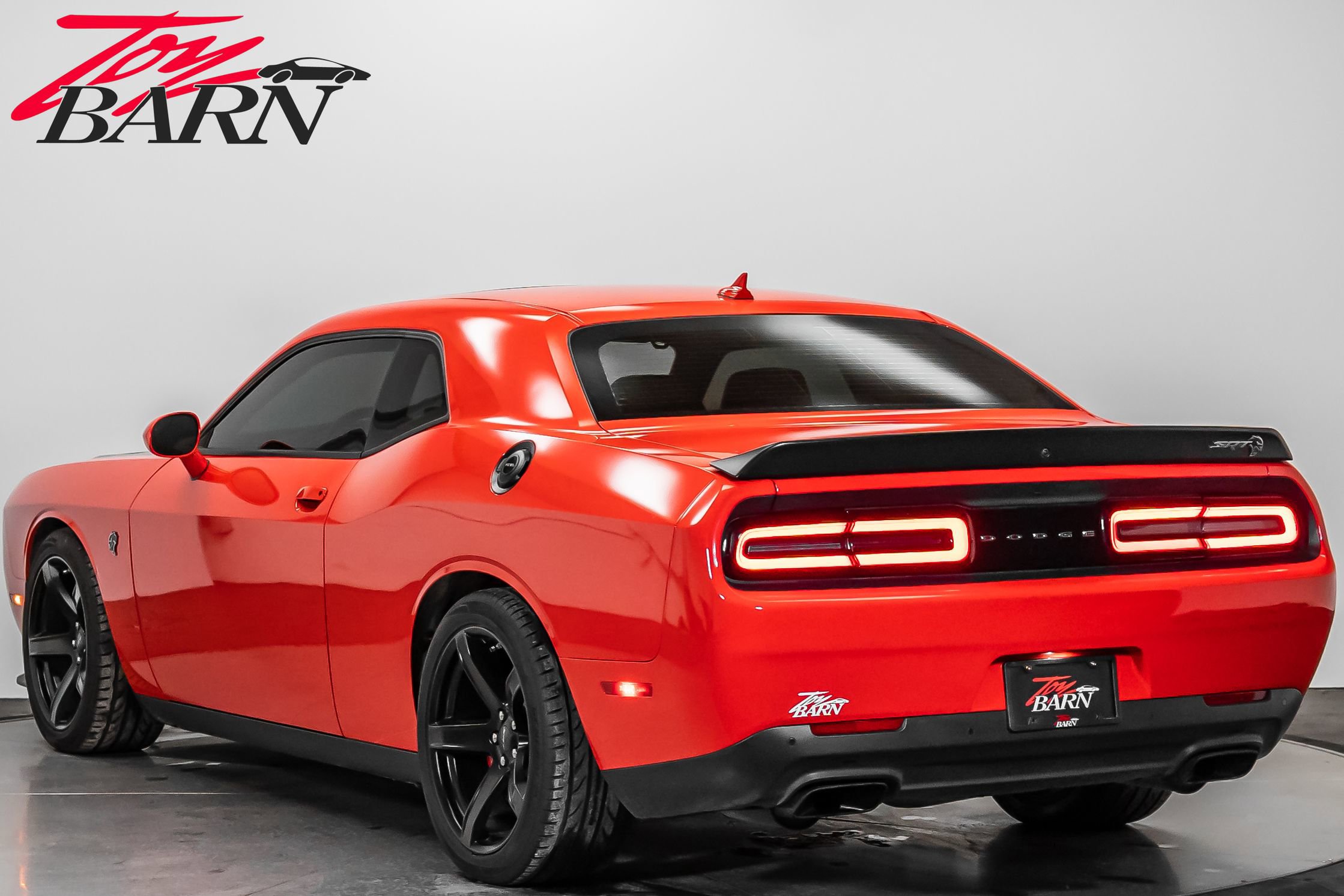 Used 2017 Dodge Challenger SRT Hellcat video 3