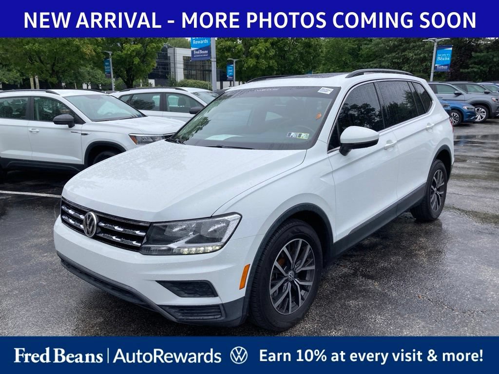 Used 2018 Volkswagen Tiguan SE w/ Panoramic Sunroof Package AWD/4WD image 3