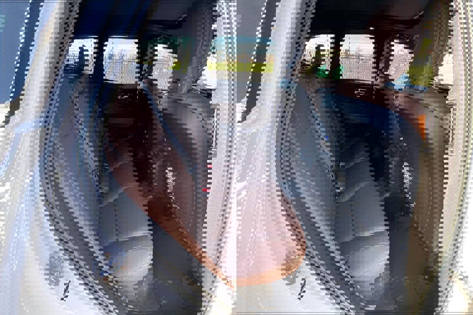 Used 2023 Volvo XC60 T8 Plus image 30