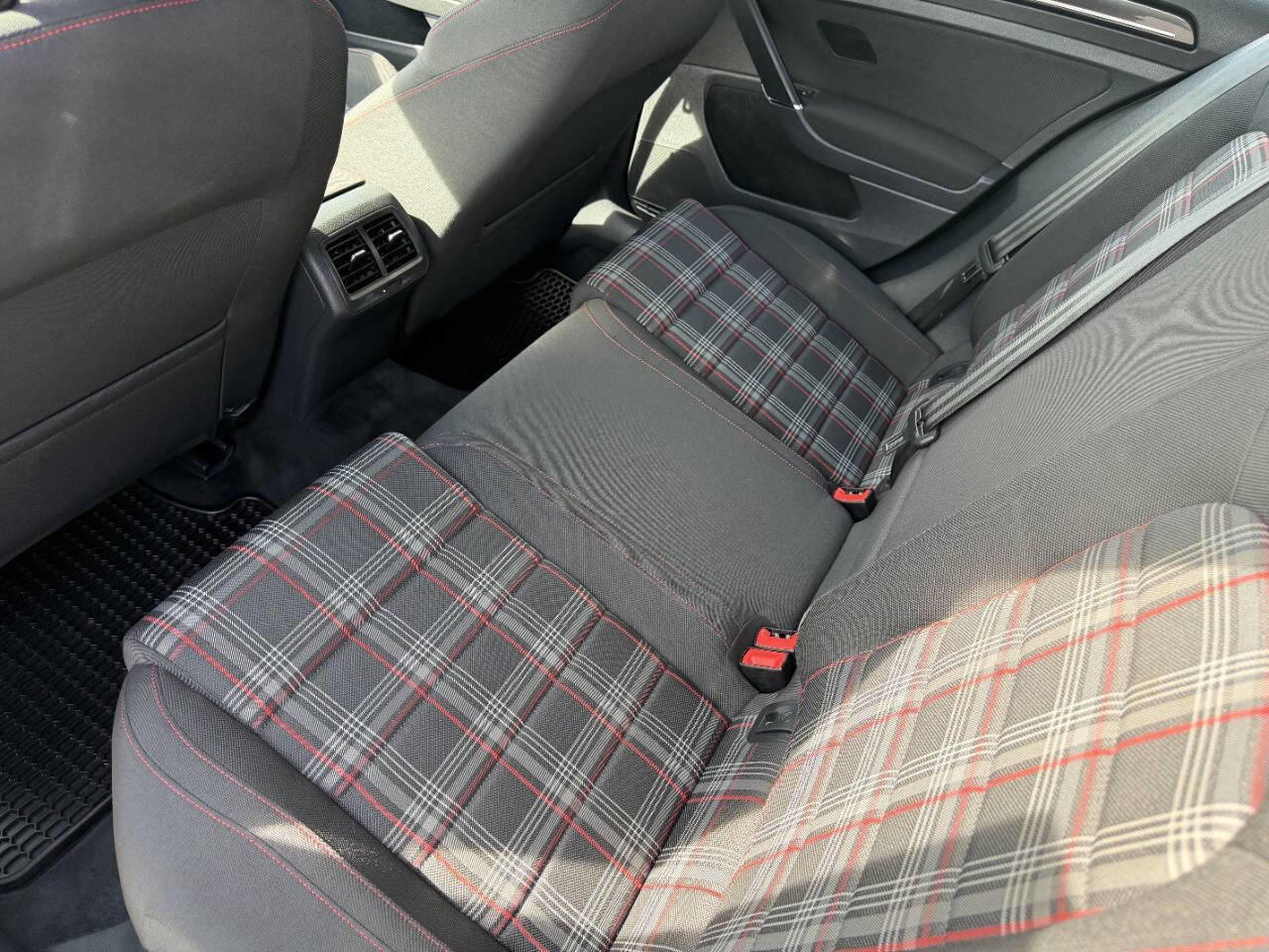 Used 2016 Volkswagen GTI S FWD image 21