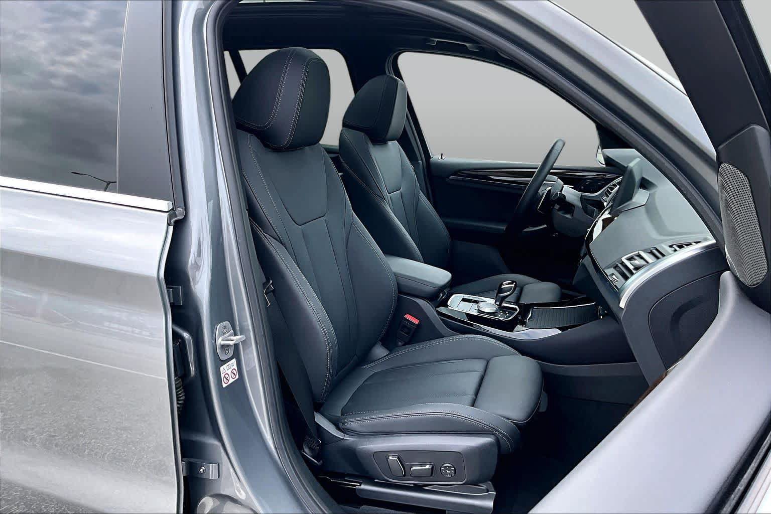 Used 2024 BMW X3 sDrive30i w/ Premium Package w/ZPA RWD image 9