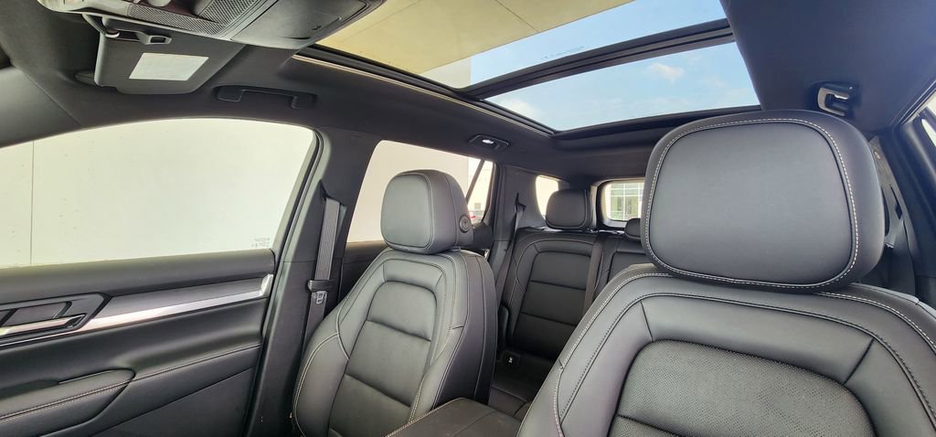 Used 2025 GMC Terrain Elevation w/ Elevation Premium Package image 14