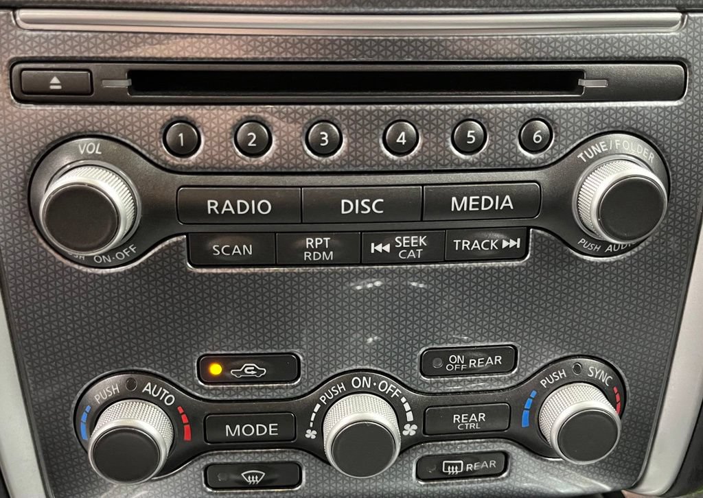 Used 2019 Nissan Pathfinder SL AWD/4WD image 38