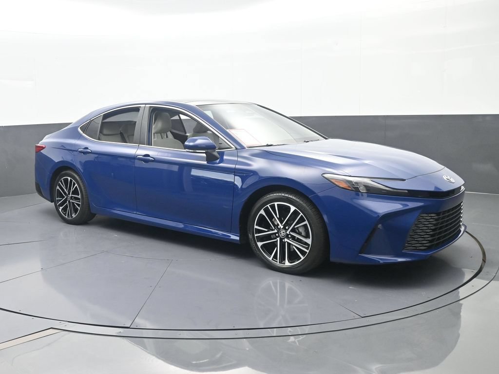 Used 2025 Toyota Camry XLE FWD image 8