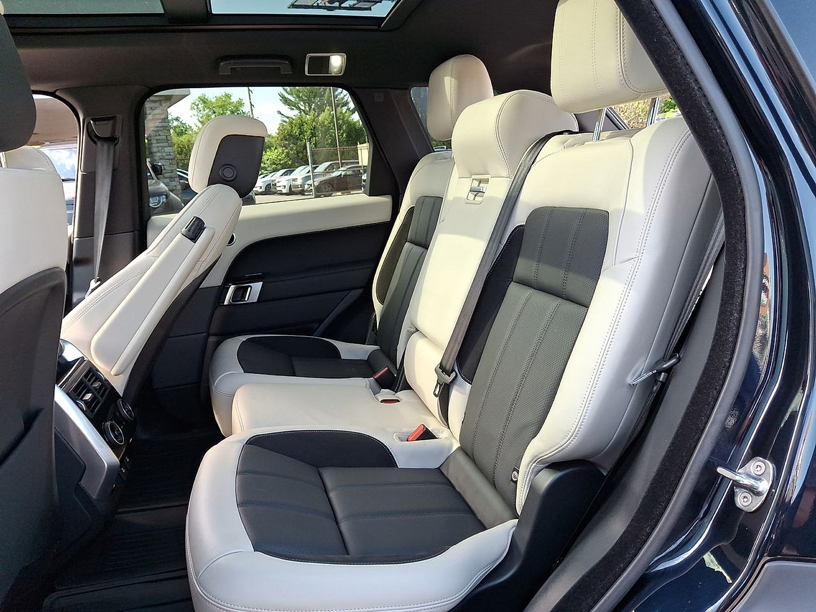 Used 2021 Land Rover Range Rover Sport HST AWD/4WD image 28