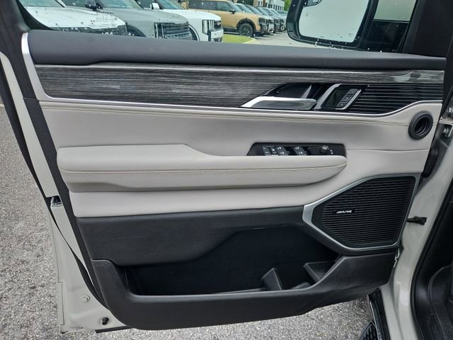 Used 2022 Jeep Wagoneer Series III w/ Convenience Group I RWD image 18