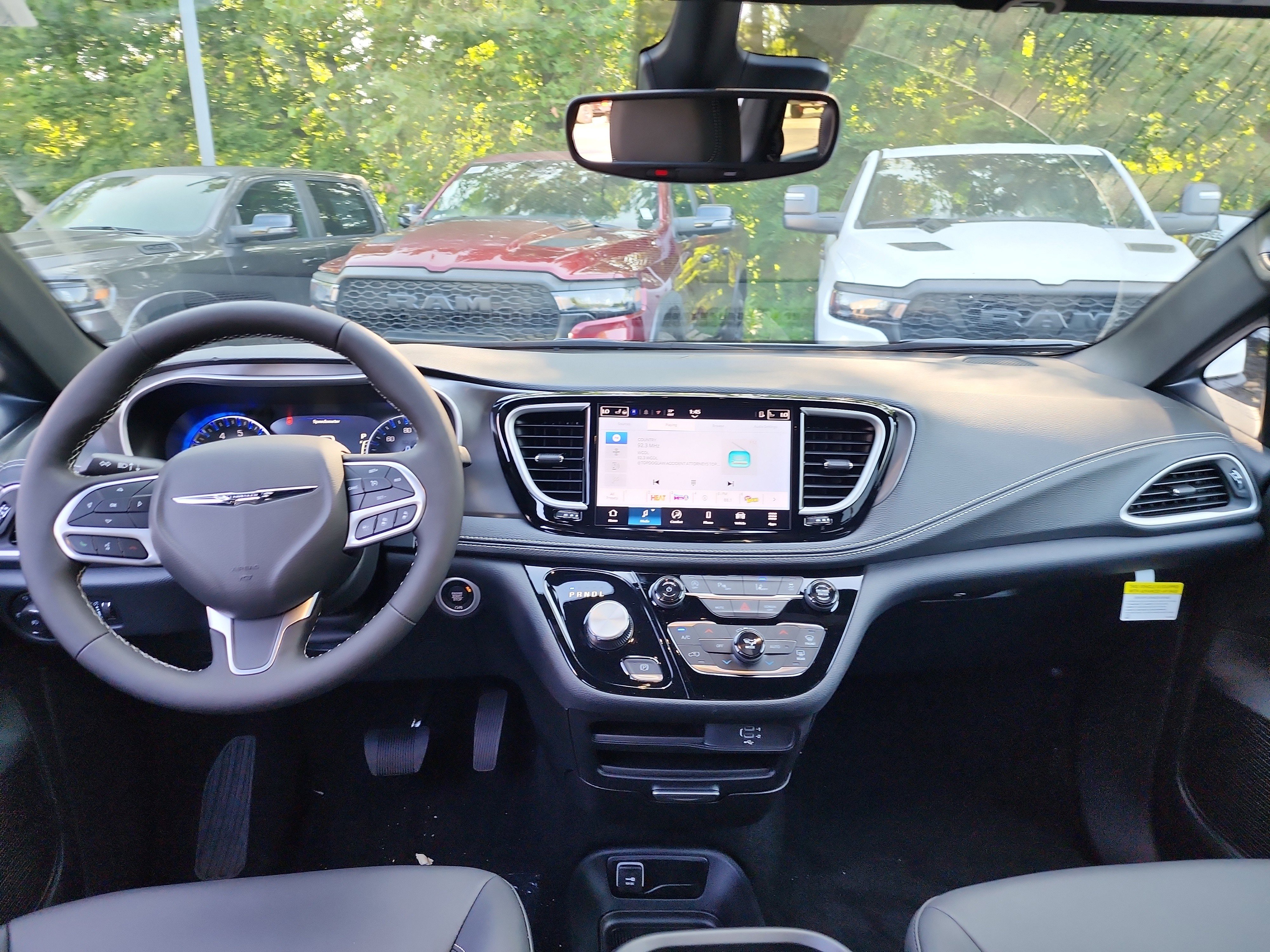 New 2026 Chrysler Pacifica Select image 13