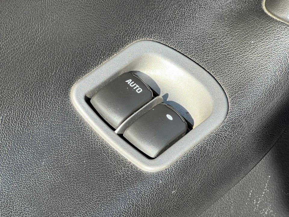 Used 2006 Pontiac Solstice Convertible w/ Premium Package RWD image 13