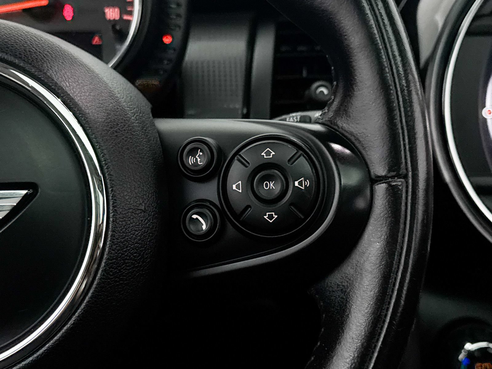 Used 2017 MINI Cooper 4-Door Hardtop FWD image 29